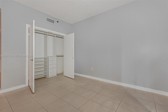 Foto del edificio - 1050 Brickell Ave
