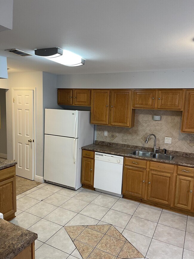 206 Kathy Ct, Mary Esther, FL 32569 Townhome Rentals in Mary Esther