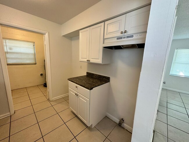 Building Photo - 5170 Lanette St