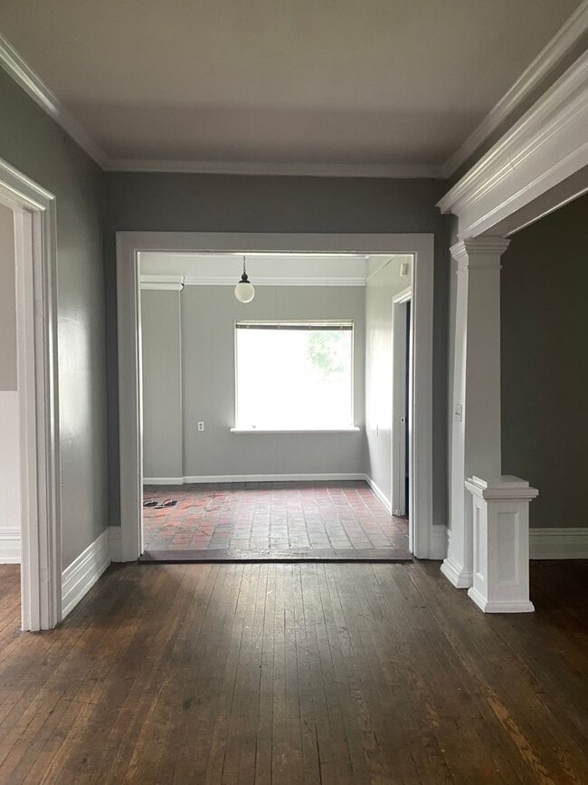 Foto del edificio - 4 bedroom 2.5 bath house with bonus room