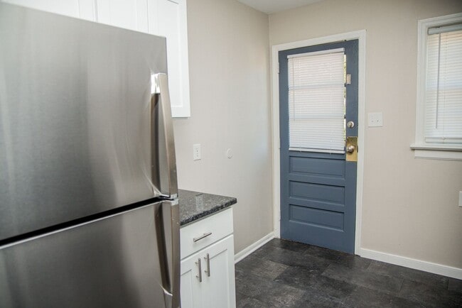 Building Photo - 1905 Grayland Ave