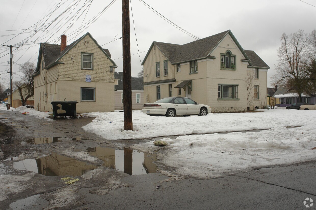 Building Photo - Wells Fargo Apartments