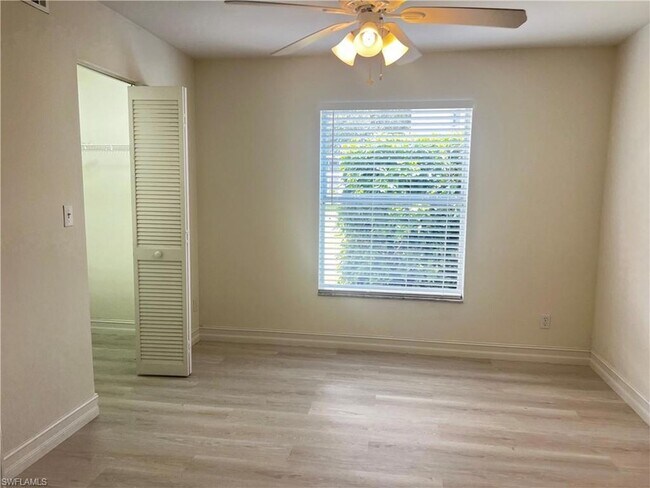 Foto del edificio - 1350 Churchill Cir