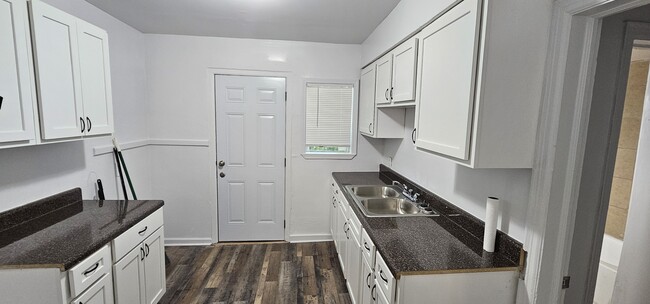 Building Photo - 1328 Semmes St