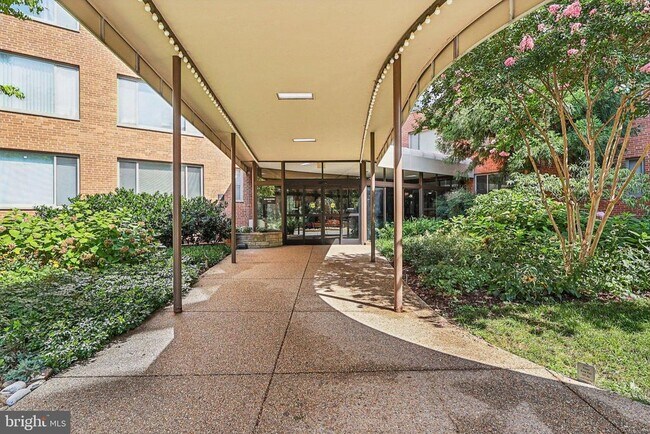 Foto del edificio - 1111 Arlington Blvd