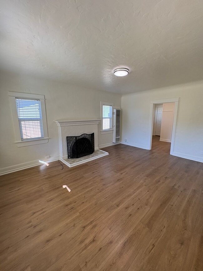 Foto del edificio - Charming 2+1 House nestled in the heart of Ventura, CA