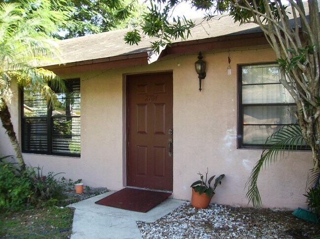 Building Photo - 2704 Ida Way