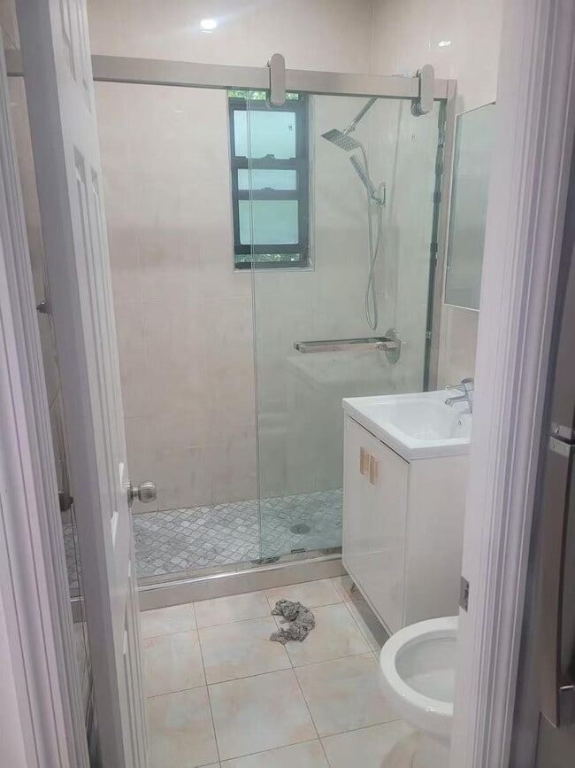 Foto del edificio - 14428 Jewel Ave