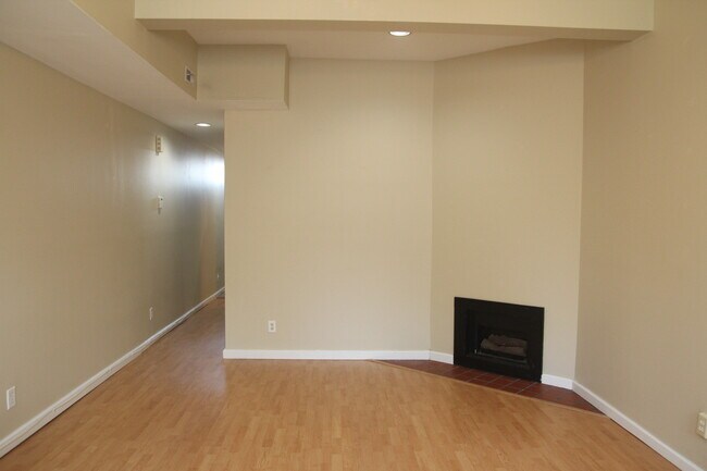 Foto del edificio - 1718 S Tucker Blvd