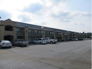 Building Photo - 1900 American Way