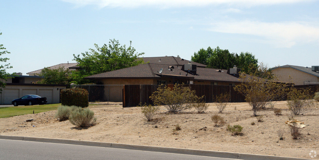 Foto del edificio - Desert View Apartments