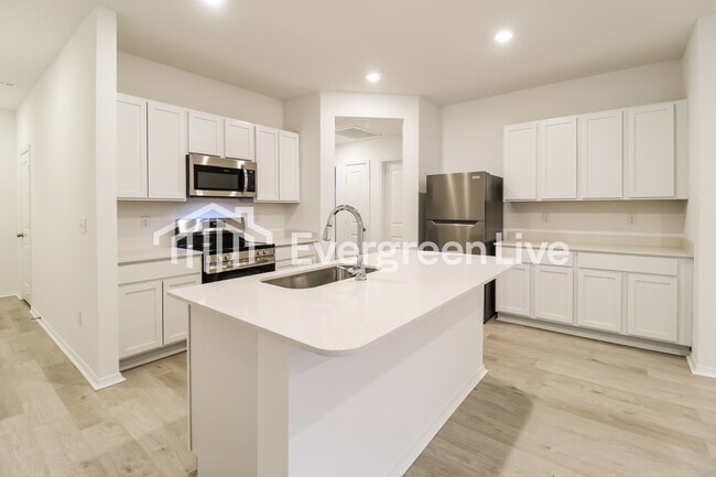 Building Photo - 10820 Mason Dr