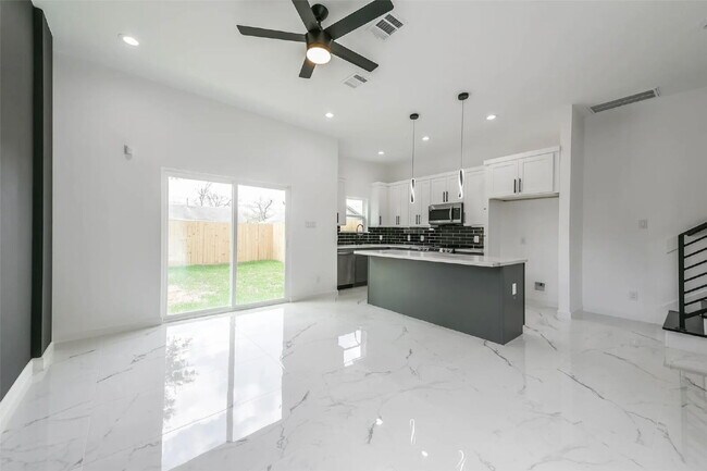 Foto del edificio - 6732 Goforth St