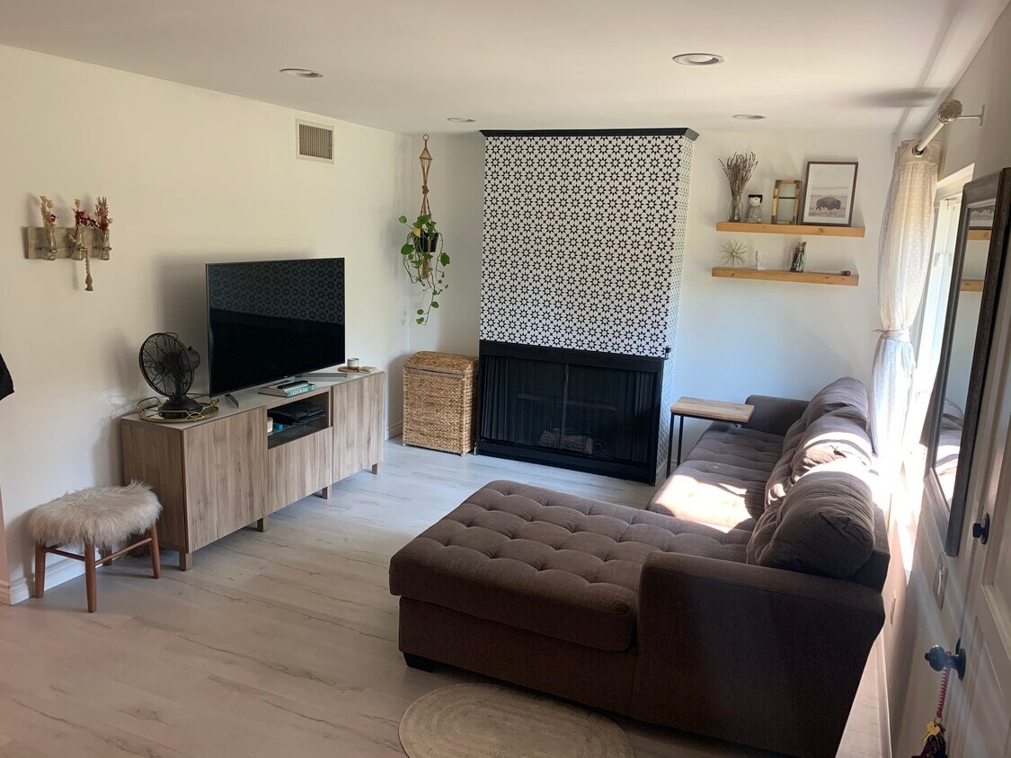 Foto principal - 7560 Corbin Ave