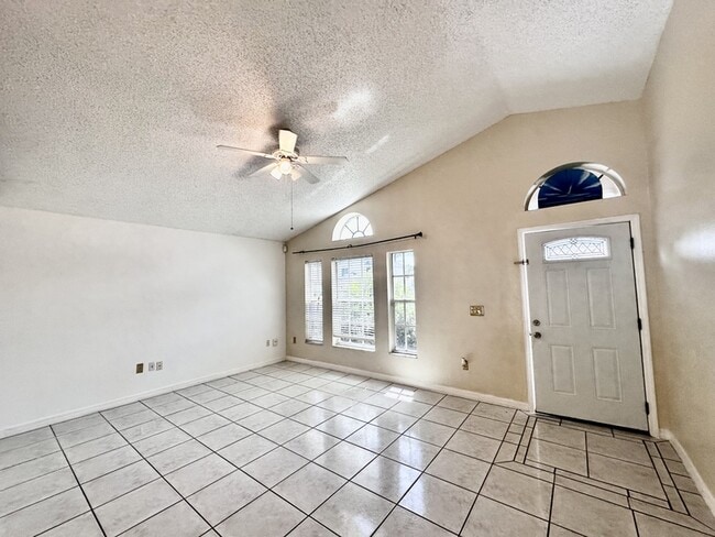 Building Photo - 9606 Chandon Dr