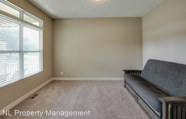 Building Photo - 4 br, 2.5 bath House - 6014 South 156 Ave ...