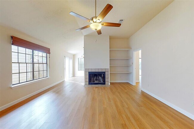 Building Photo - 7723 High Village Dr