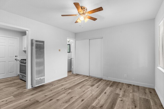 Building Photo - 2652 E 15th St