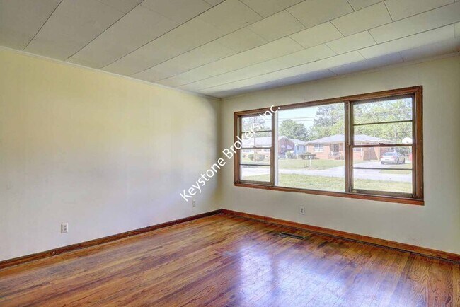 Building Photo - 2982 Laney Ave