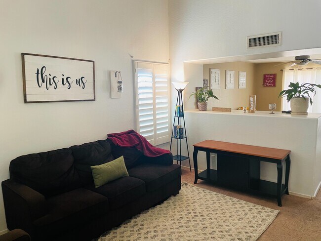 Foto del edificio - 1343 E 10th Pl