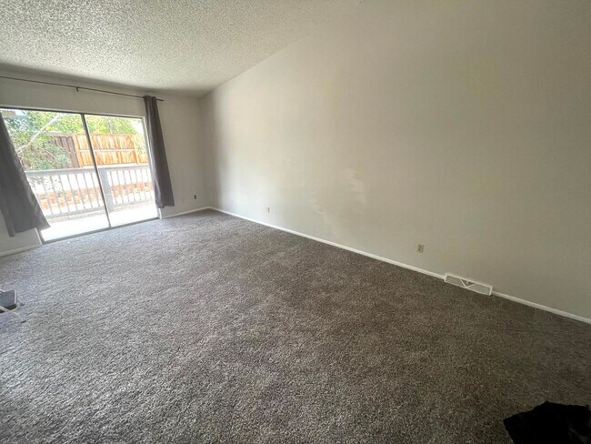Building Photo - Innsbruck 2 Bed/2 Bath Townhome (Available...