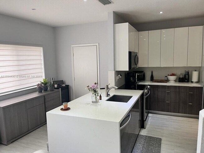 Foto del edificio - 4746 Lago Vista Dr