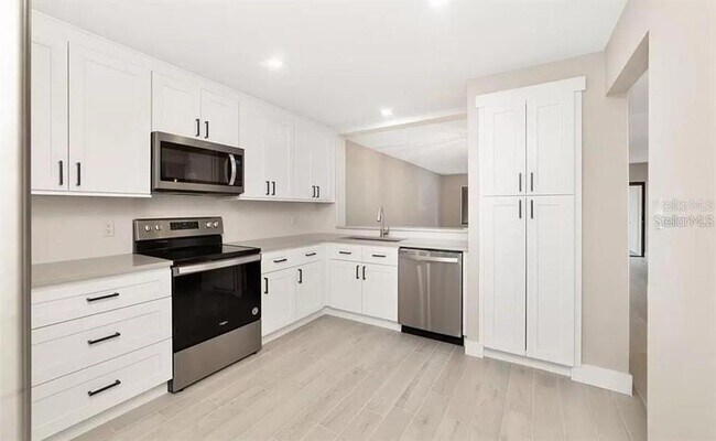 Building Photo - 13 Escondido Ct