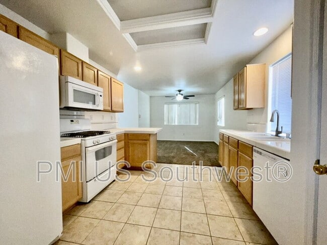 Building Photo - 4891 S Rinaldi Dr