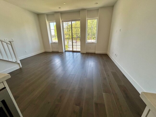 Foto del edificio - Brand new townhouse, 3 bed / 3 bath, 2 car...