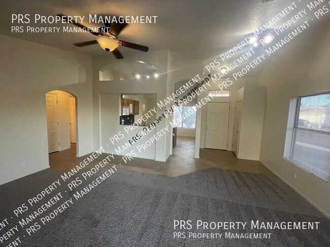 Photo - 1122 E Butler Dr House