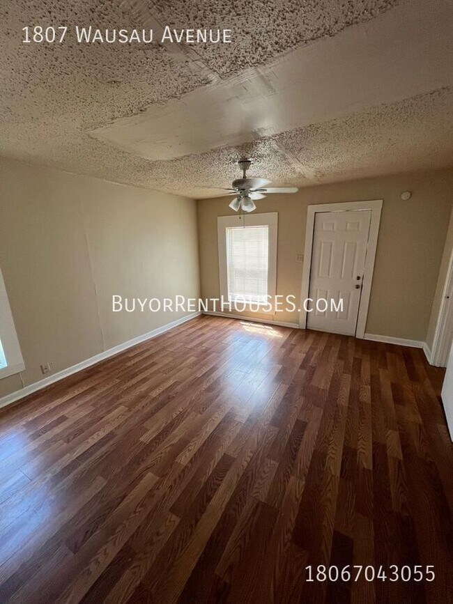Foto del edificio - RENT is $895+ Pay $0 deposit at Move-In (S...