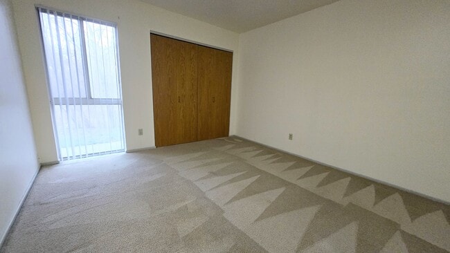 Building Photo - 815 W Puetz Rd