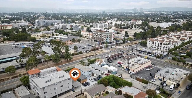 Building Photo - 12028 Culver Blvd
