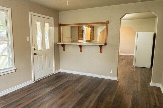 Foto del edificio - 1001 E Hiller St