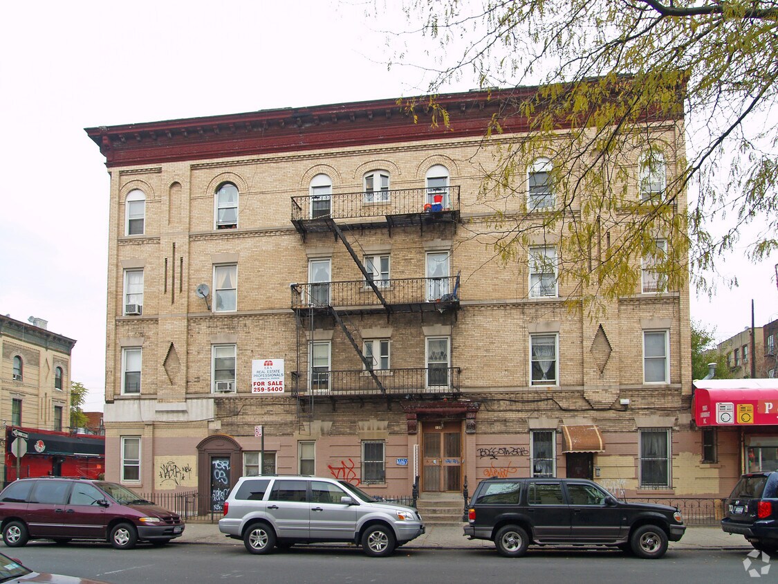 Foto del edificio - 139 Irving Ave