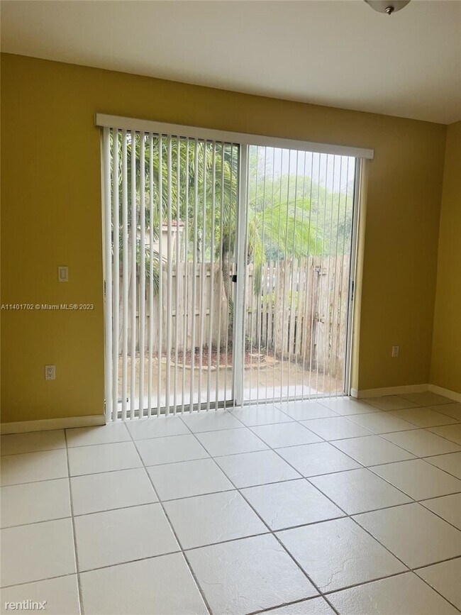 Building Photo - 3 br, 2.5 bath Townhome - 7661 S Southwood...