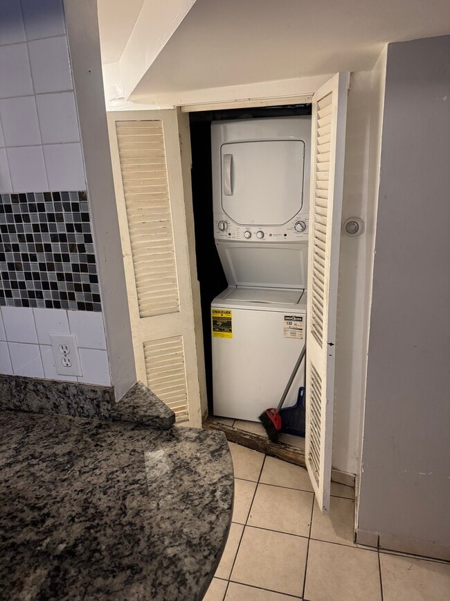 Foto del edificio - 1941 N Monticello Ave