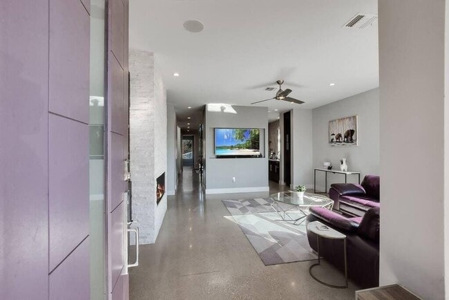 Foto del edificio - 1802 W 10th St