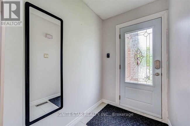 Building Photo - 3203 Dovetail Mews