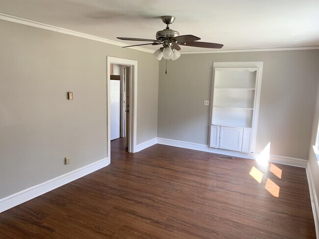 Building Photo - 15 Blythewood Dr