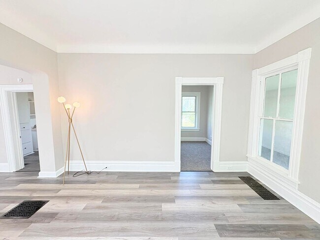 Foto del edificio - 325 Troy St