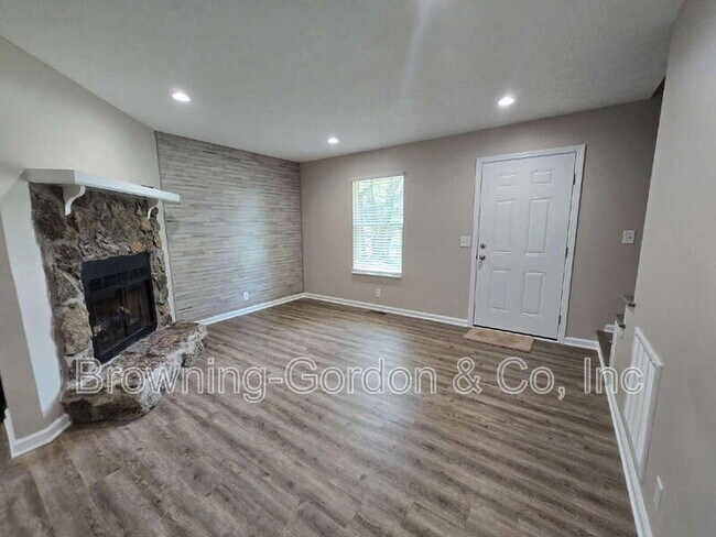 Foto del edificio - 3226 Priest Woods Dr