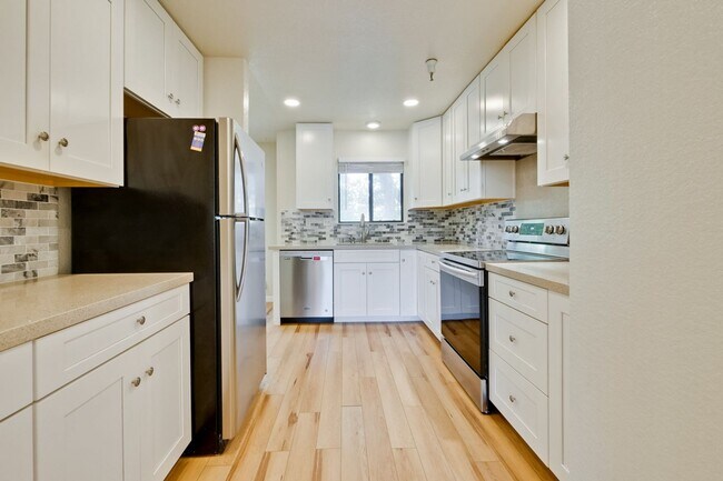 Foto del edificio - Condo Near Cupertino High | Updated Kitche...