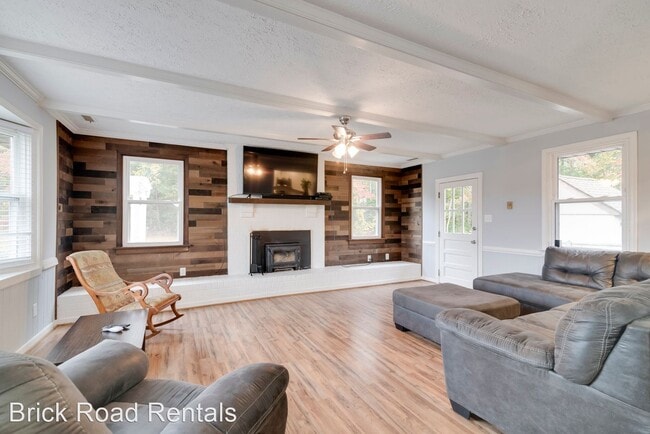 Building Photo - 3 br, 2 bath House - 831 Dongola Road