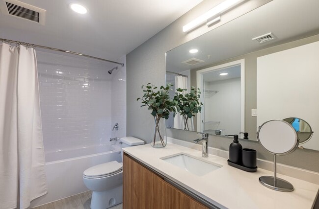 Building Photo - 375 N Biscayne River Dr
