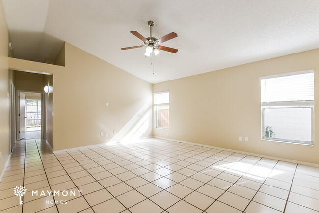 Building Photo - 1121 Shoshanna Dr