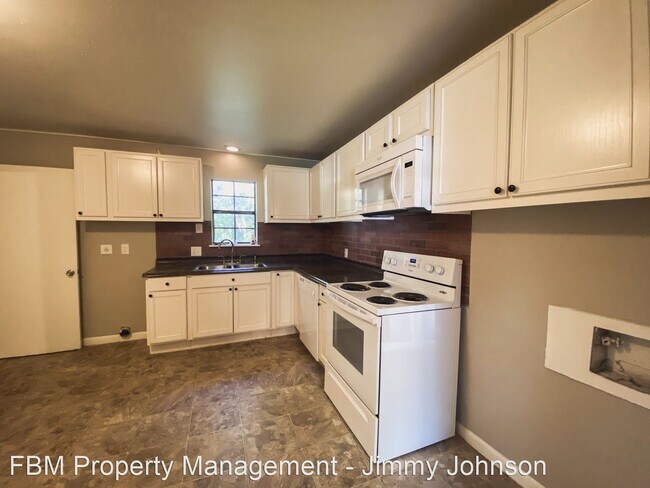 Foto del edificio - 3 br, 1 bath House - 906 Ave C