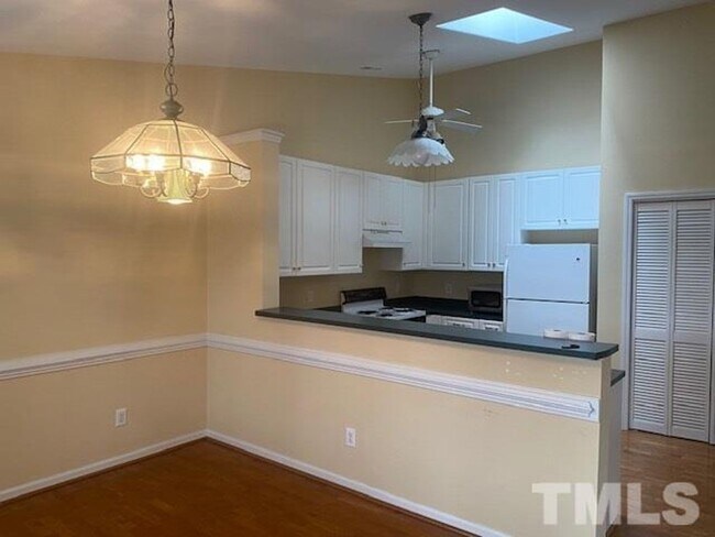 Foto del edificio - 301 Glen Echo unit F - Bev Roberts Rentals...