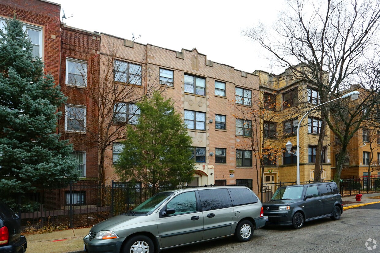Building Photo - 7729-7731 N Hermitage Ave
