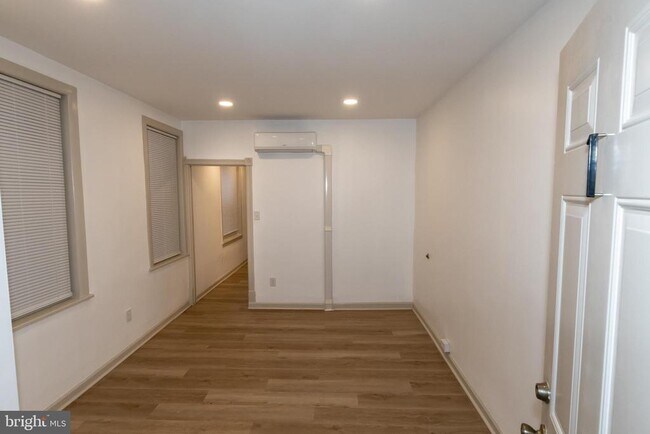Building Photo - 907 Belmont Ave